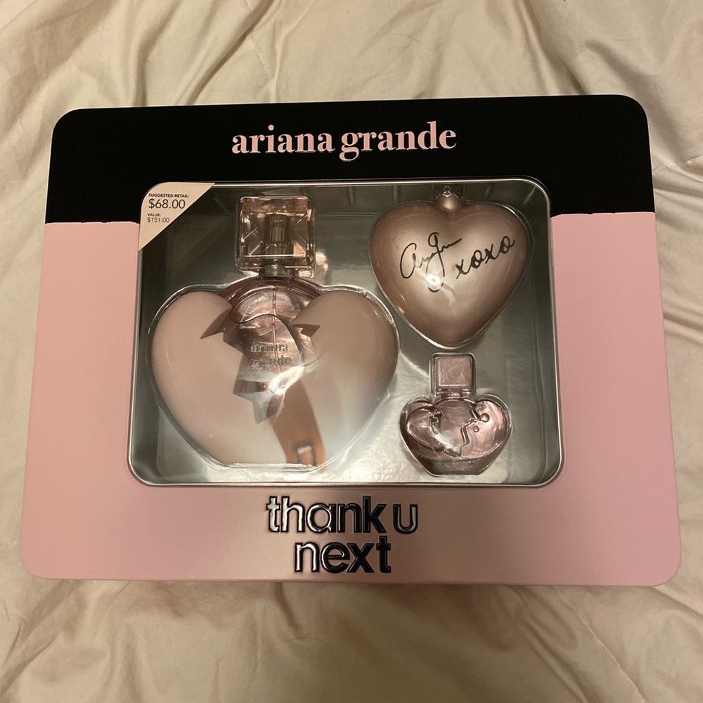 SOLD Ariana Geand TUN kit with ornament.